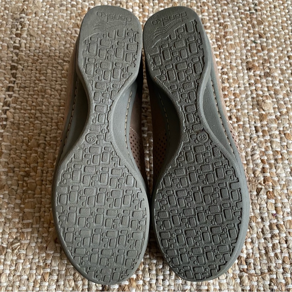 Dansko Laura Nubuck Wedge in Walnut Size 38 - Picture 9 of 13